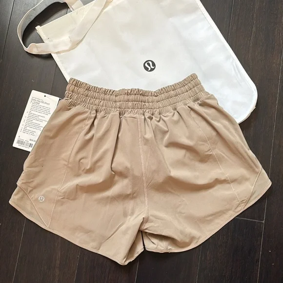 LULULEMON HOTTY HOT HR SHORTS 4” in SHEER OAK SZ 6 NWT - Picture 3 of 6